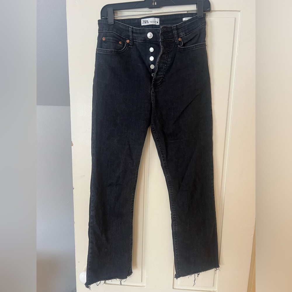 ZARA Black Jeans with 5 buttons - Size USA 4